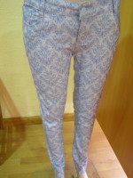 Pantalon vaquero con relieve