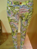 Pantalon vaquero estampado