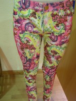 Pantalon vaquero estampado
