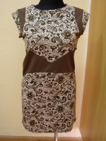 Vestido verde con brocado