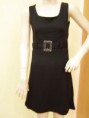 Vestido negro con hebilla